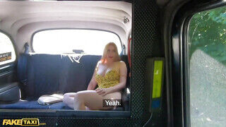 Fake Taxi - Kiara Lord a magyar tinédzser a taxiban kufircol