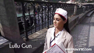 Private - Lullu Gun gondosan hátsó bejáratba rakva