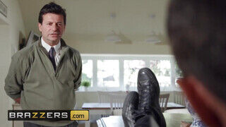 Brazzers - Stacey Saran lovagol a termetes faszon