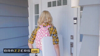 Brazzers - Lexi Lore idősebb fószerrel hancúrozik