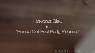 Havana Bleu várja a óriási kukacot