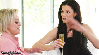 India Summer és Nina Dee meg a zsenge lányok