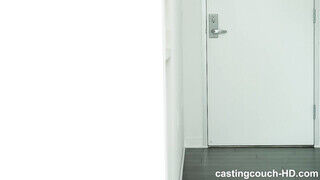 Tinédzser bájos szöszi a castingon