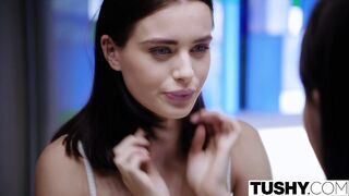Lana Rhoades hátsó lyukba dugva