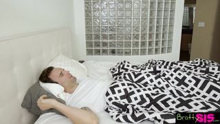 Perverz tinédzser csaj a nevelő faterjával közösül
