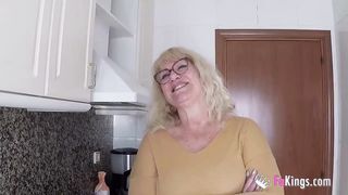 Fiatal hapsi és a szexéhes nagyanyó