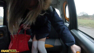 Fake Taxi - Rebecca Volpetti a hátsó ülésen közösül