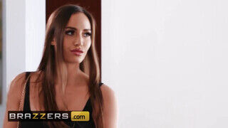 Brazzers - Desiree Dulce lovagol a férje hímtagján