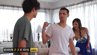 Brazzers - Lexi Luna a fia haverjával hancúrozik