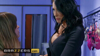 Brazzers - Reagan Foxx a boltos pasassal reszel