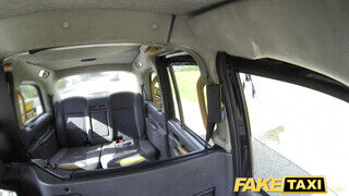 Fake Taxi - Melody Pleasure kedveli a hatalmas kárót