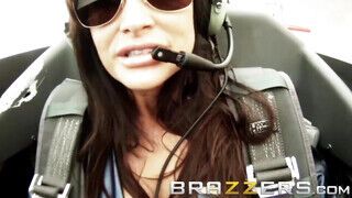 BRAZZERS - Az óriás cickós Lisa Ann lovagol