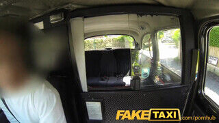 FakeTaxi - házas gádzsit csak rábeszéli a sofőr egy dugásra