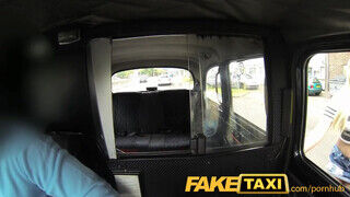 FakeTaxi - piros tornacipős pipi valagba kéri
