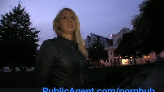 PublicAgent - Lilith Lee szeret cerkát oboázni
