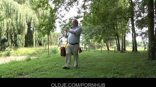 Oldje - Koros fickó reszeli a zsenge szukát