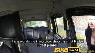 FakeTaxi - termetes didkós Milf szétbaszatja magát a Taxiban