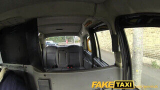 FakeTaxi - latina kis csaj segg lyukba is bevállalja