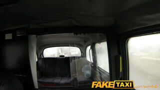 FakeTaxi - tetkós kishölgy megdugva a hátsó ülésen