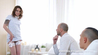 Private.com - Shelley Bliss élvezi a két dárdát
