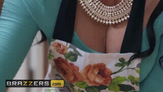 Brazzers - Kendra Lust a pizzafutárral kupakol