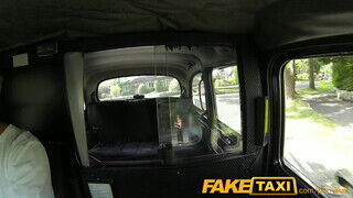 FakeTaxi - Summer Rose imádja a gigászi cerkát