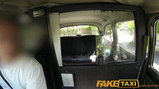 FakeTaxi - Lucy Love a taxis faszát cidázza