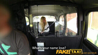 FakeTaxi szőrös vaginás vörös kishölgy