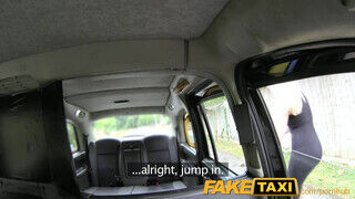 FakeTaxi - isteni testű világos szőke kishölgy szeret kamatyolni