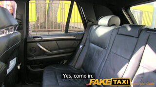 FakeTaxi csábos pipi csattogó csöcsökkel