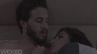 Wicked - Abella Danger segge meghágva