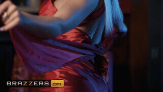 Brazzers - Blanche Bradburry ánuszába behatolnak