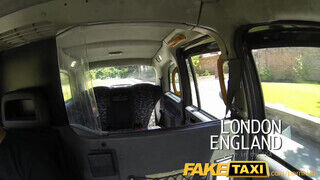 FakeTaxi amerikai félvér pipi kufircolni akar