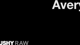 Avery Jane a szexi barna fiatal - TUSHYRAW