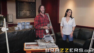 Brazzers - Angela White valagát a melós döngeti