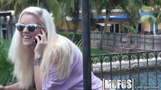 Mofos - Halle Von muffjába beverik derekasan