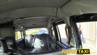 FakeTaxi Valentina Bianco herégi kefélve segg lyukba