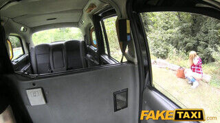 FakeTaxi óriás cickós világos szőke kis csaj megszexelve