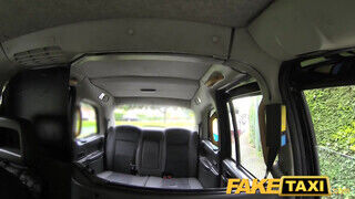 FakeTaxi koleszos lánynak öltözött pipi