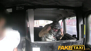 FakeTaxi Porno őrült cseh leányzó faszra vágyik