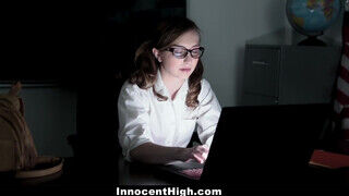 InnocentHigh - Gracie May Green punciját a professzor úr keféli