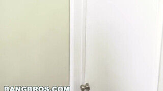 BANGBROS - Daisy Stone fiatal manussal kúr
