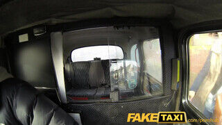 FakeTaxi - Hátsó Bejáratba kúrt fiatal a taxiban
