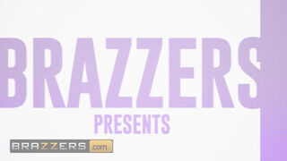 Brazzers - Katie Kush a lotyó szemüveges kiscsaj