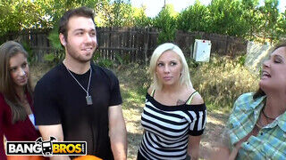 BANGBROS - Három macát kúrnak a srácok