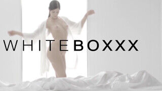 White Boxxx - Vonzó barinő élvezi a kötözéses dugást