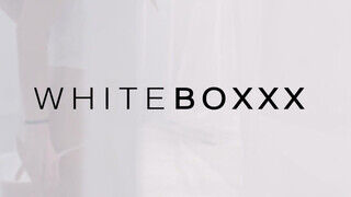 WHITEBOXXX - Vanessa Decker gyengéden reszel
