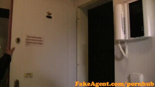 FakeAgent - bárban felszedett kiscsaj castingon