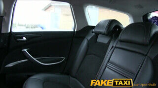 FakeTaxi - Tini lányt megbasznak a hátsó ülésen