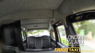 FakeTaxi - Chantelle Fox megkettyintve a taxiban